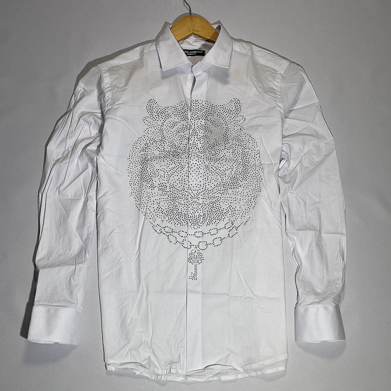 DG men’s white long-sleeve shirt