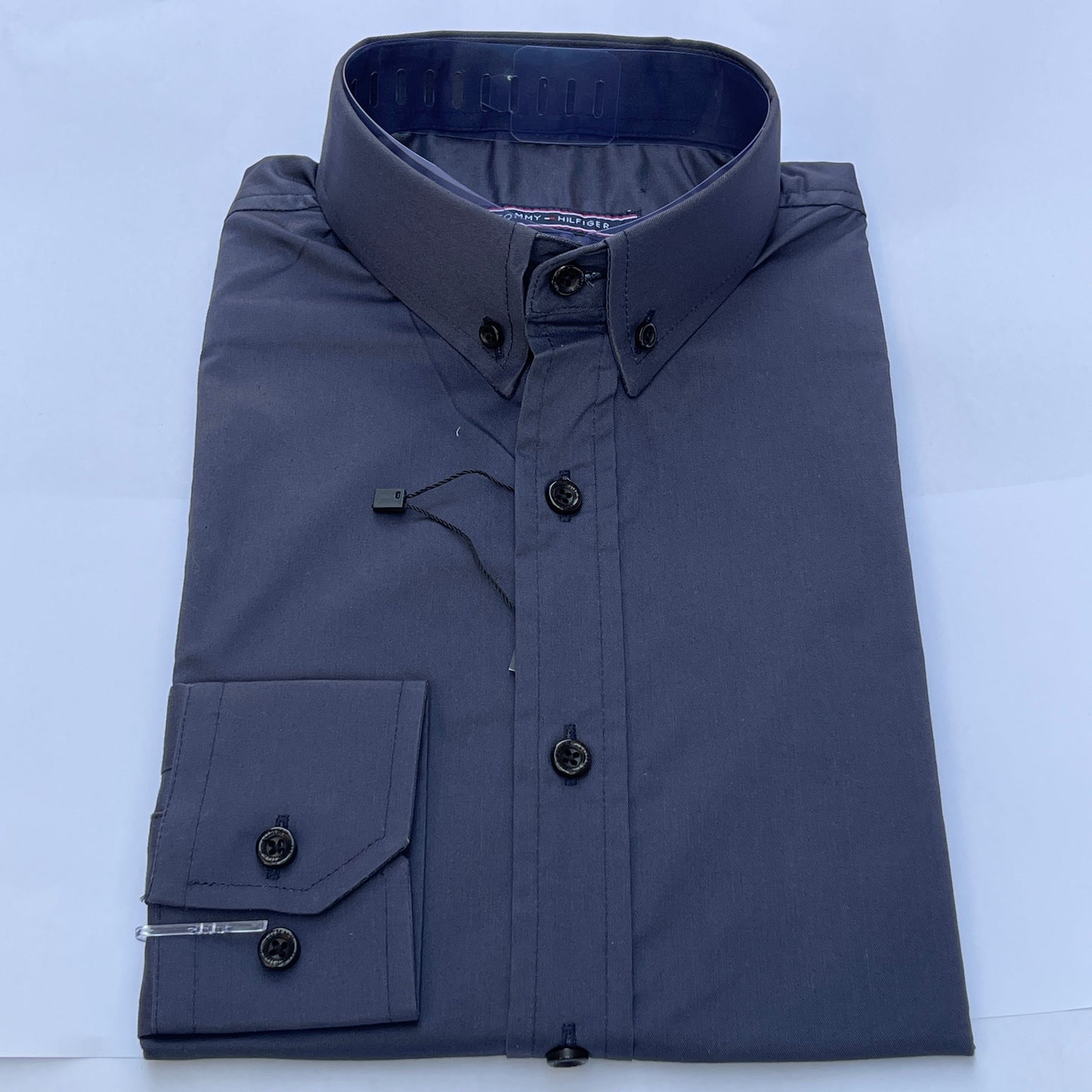 Men’s powder grey smart fit cotton shirt by Tommy H.